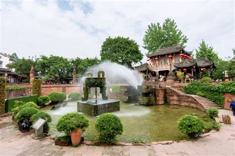 ¡Sumérgete en la Historia y la Naturaleza en el Templo de Qinglongshan!