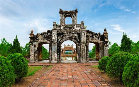 ¡El Templo de la Literatura en Hue: Un Oasis de Tranquilidad Histórica y Arquitectura Exquisita!